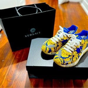 Versace men’s sneakers size 39 (7US) true to size